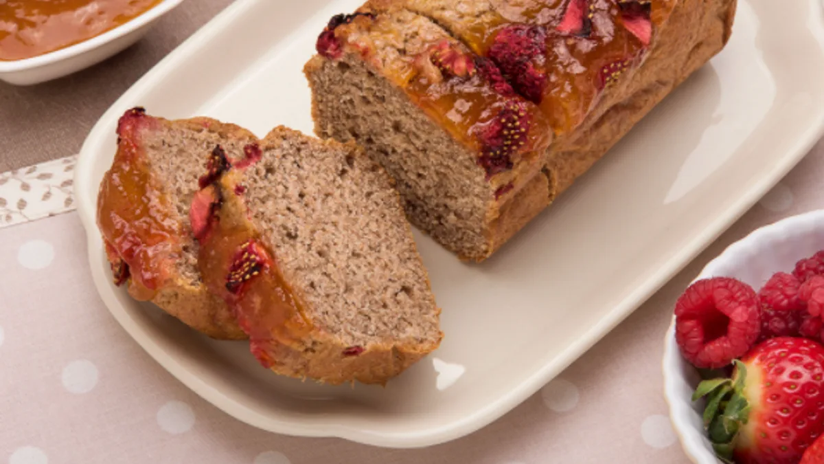 Plumcake alla Segale con Banana, Fragole e Lamponi — Molino Latina